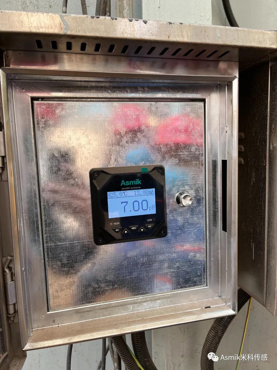 在線pH計現(xiàn)場安裝工況 在線pH計現(xiàn)場安裝工況